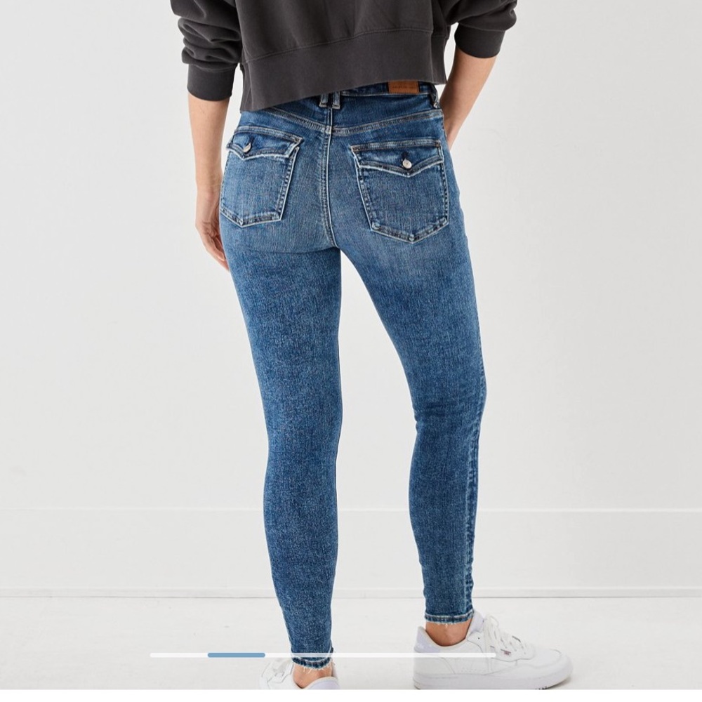 American Eagle Super High Rise Jean